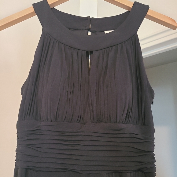 Sangria Black Long Keyhole Dress - Picture 4 of 7